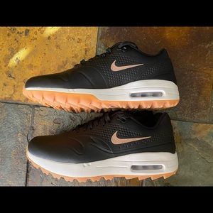 Women’s golf shoes